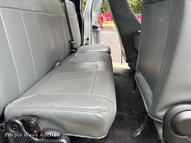 image for item EV5271 2016 Ford F350 Super Duty  flatbed pickup truck