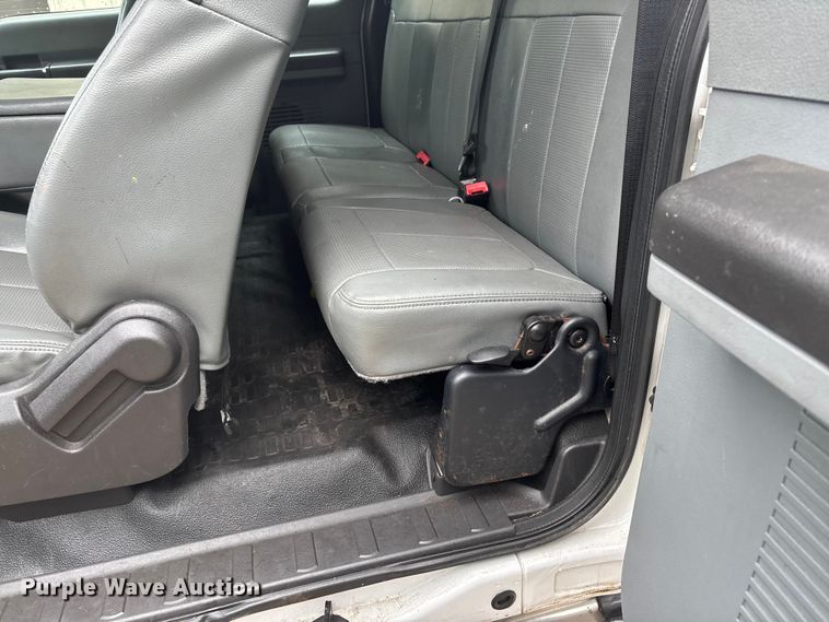 image for item EV5271 2016 Ford F350 Super Duty  flatbed pickup truck