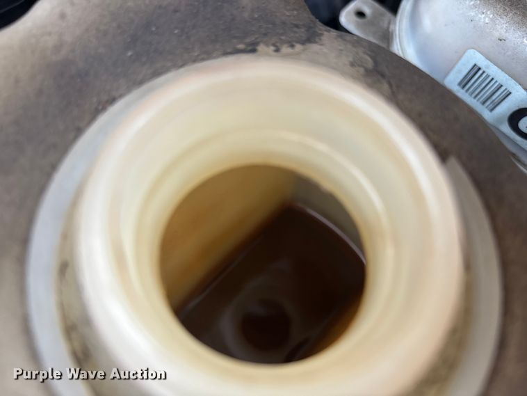 image for item EV5271 2016 Ford F350 Super Duty  flatbed pickup truck