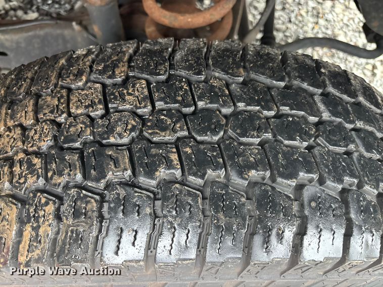 image for item EV5271 2016 Ford F350 Super Duty  flatbed pickup truck