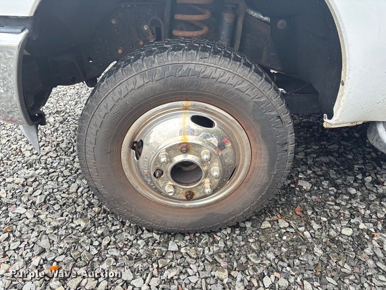 image for item EV5271 2016 Ford F350 Super Duty  flatbed pickup truck