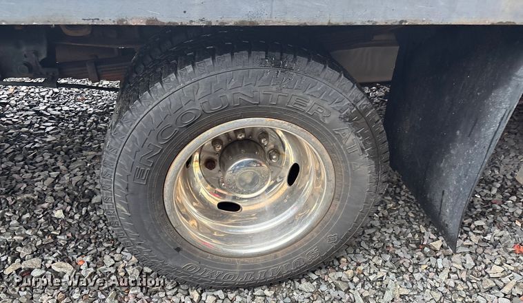 image for item EV5271 2016 Ford F350 Super Duty  flatbed pickup truck