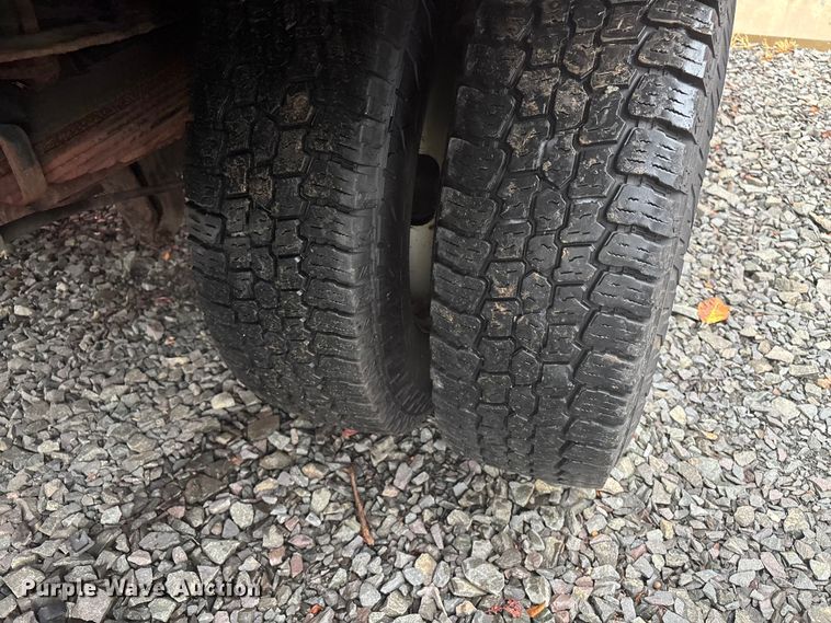 image for item EV5271 2016 Ford F350 Super Duty  flatbed pickup truck