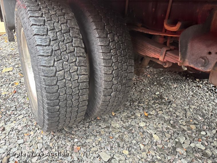 image for item EV5271 2016 Ford F350 Super Duty  flatbed pickup truck