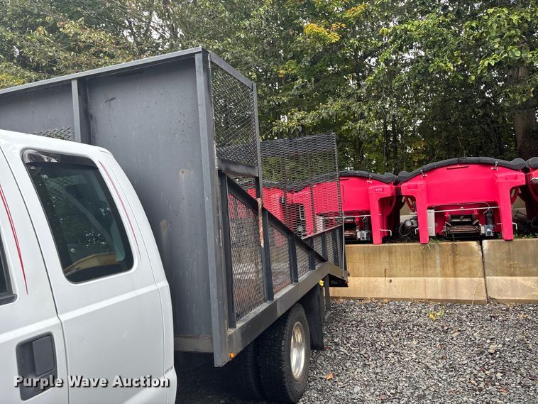 image for item EV5271 2016 Ford F350 Super Duty  flatbed pickup truck