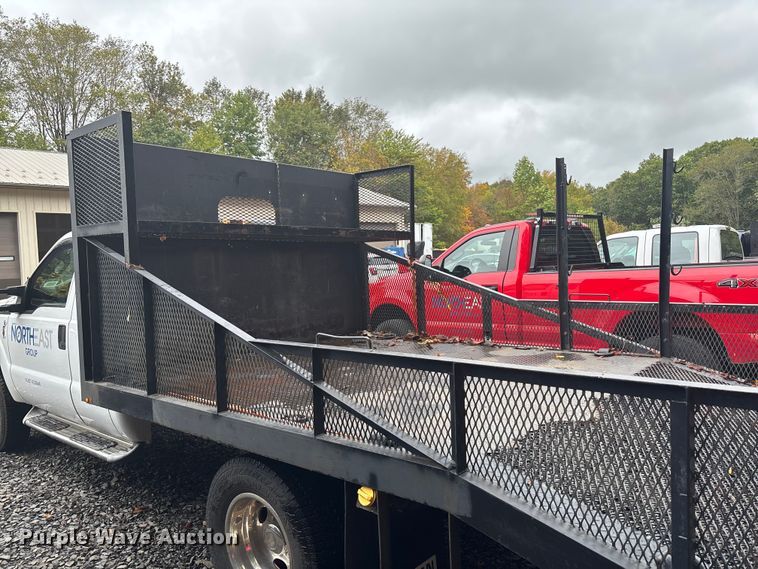 image for item EV5271 2016 Ford F350 Super Duty  flatbed pickup truck