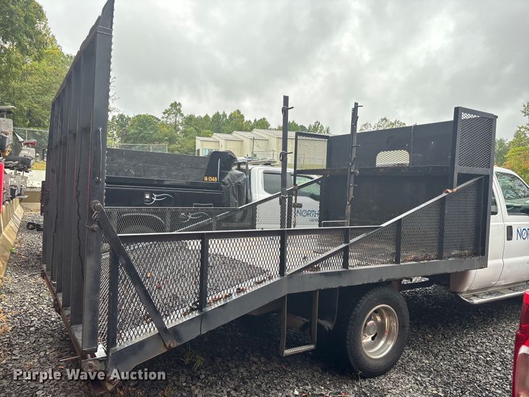 image for item EV5271 2016 Ford F350 Super Duty  flatbed pickup truck