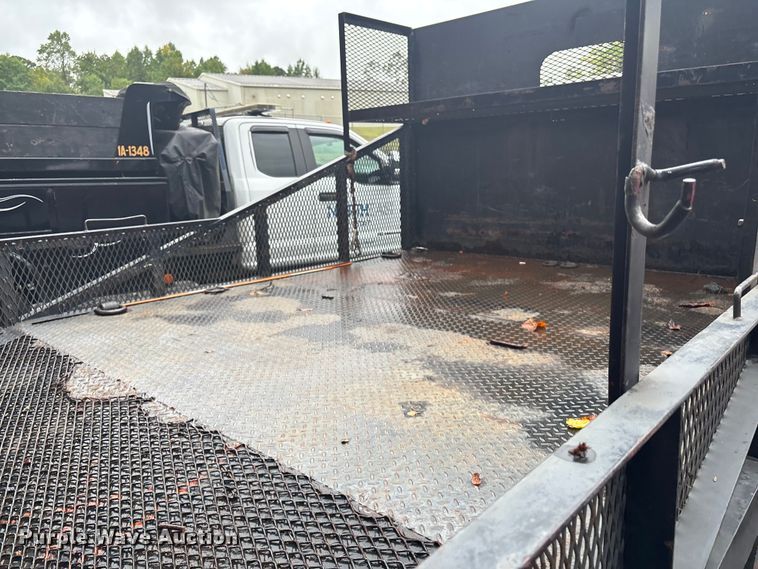 image for item EV5271 2016 Ford F350 Super Duty  flatbed pickup truck