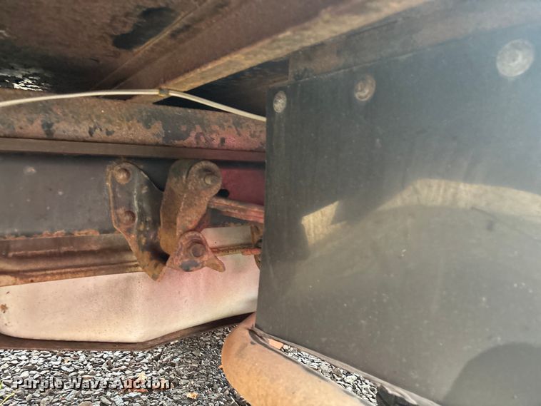 image for item EV5271 2016 Ford F350 Super Duty  flatbed pickup truck