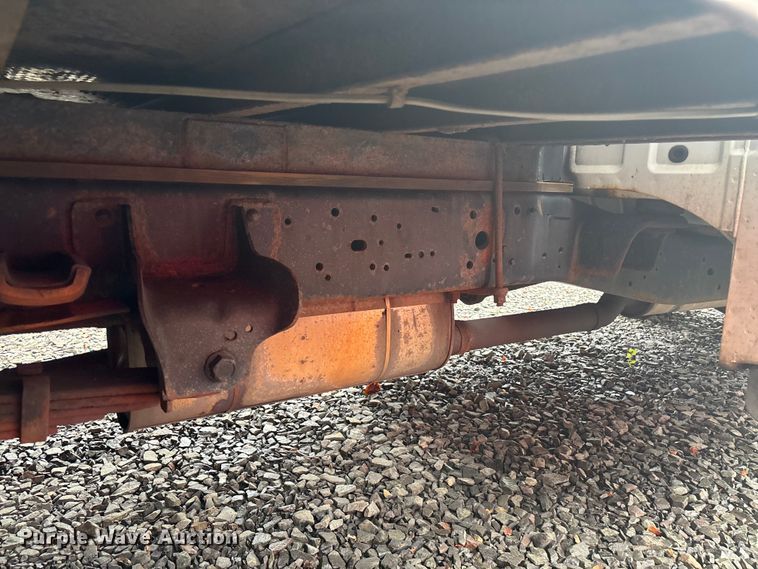 image for item EV5271 2016 Ford F350 Super Duty  flatbed pickup truck