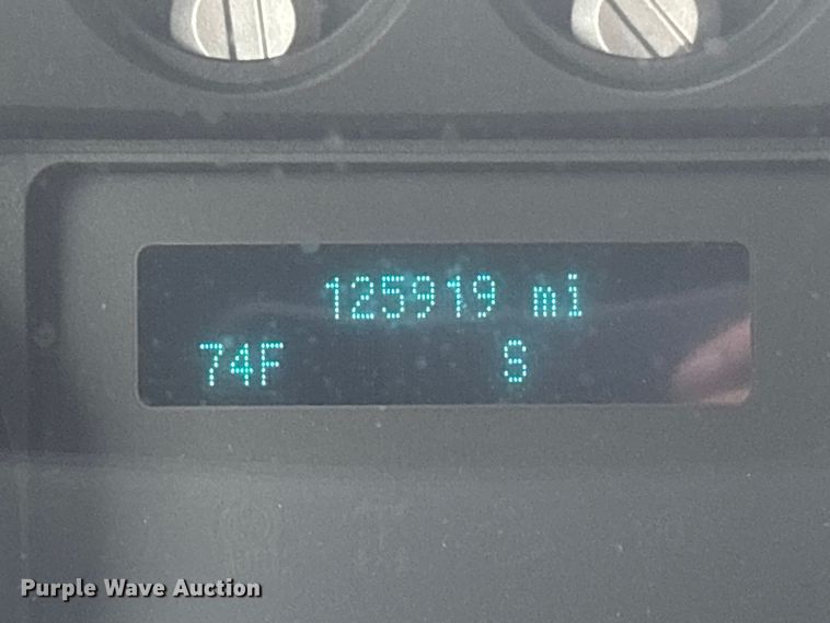 image for item EV5271 2016 Ford F350 Super Duty  flatbed pickup truck