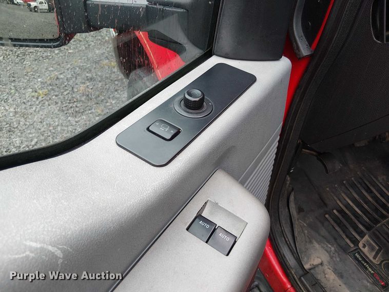 image for item EV5275 2016 Ford F350 Super Duty utility bed pickup truck