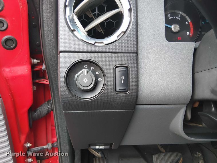 image for item EV5275 2016 Ford F350 Super Duty utility bed pickup truck