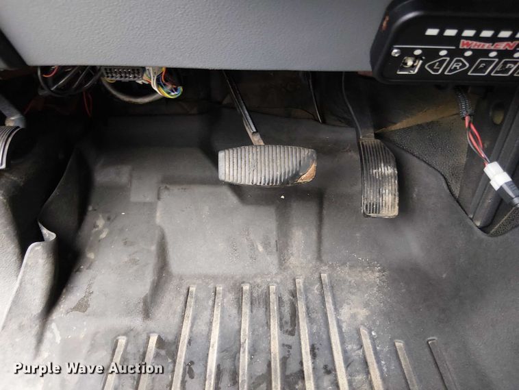 image for item EV5275 2016 Ford F350 Super Duty utility bed pickup truck