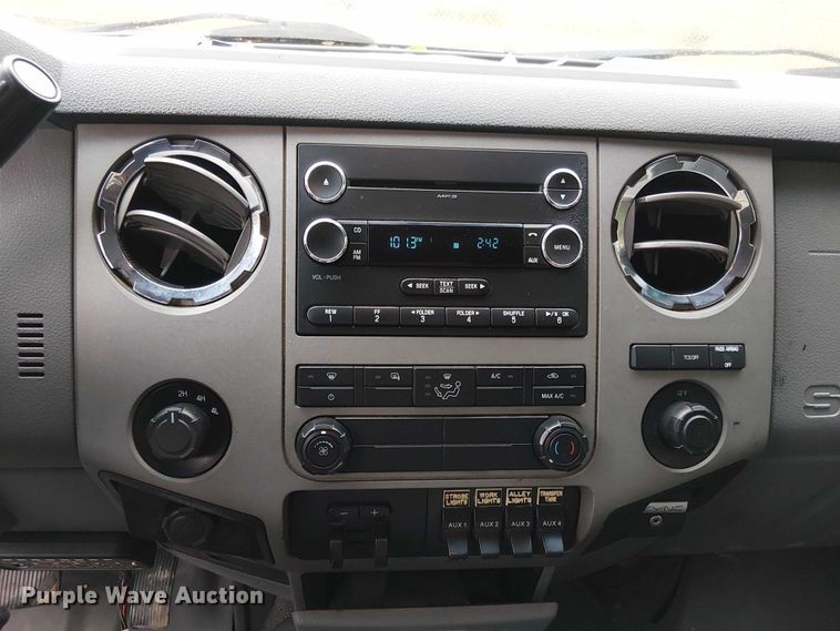 image for item EV5275 2016 Ford F350 Super Duty utility bed pickup truck