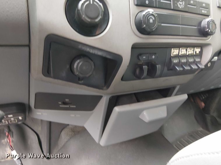 image for item EV5275 2016 Ford F350 Super Duty utility bed pickup truck