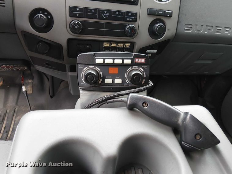 image for item EV5275 2016 Ford F350 Super Duty utility bed pickup truck