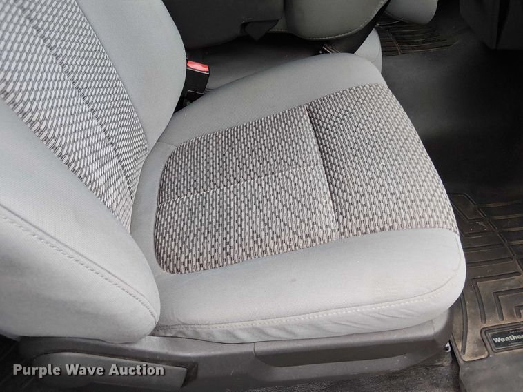 image for item EV5275 2016 Ford F350 Super Duty utility bed pickup truck