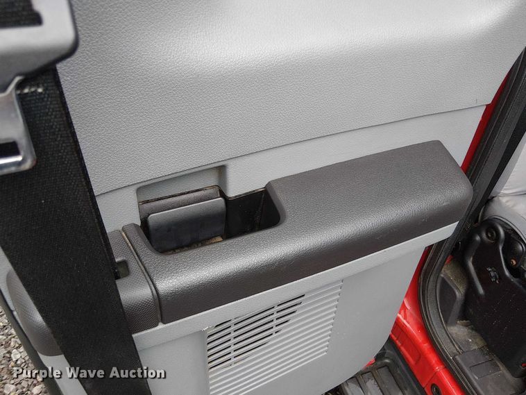 image for item EV5275 2016 Ford F350 Super Duty utility bed pickup truck