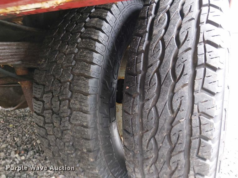 image for item EV5275 2016 Ford F350 Super Duty utility bed pickup truck