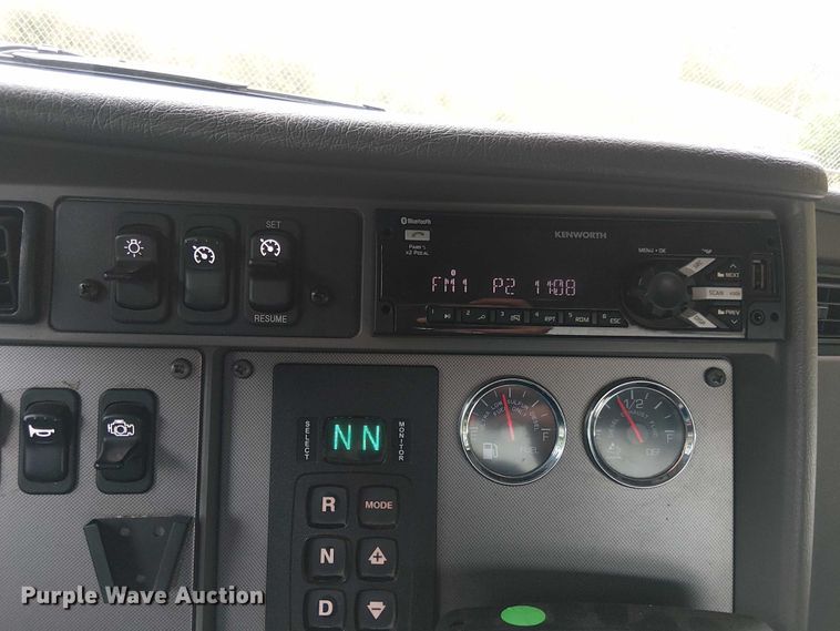 image for item EV5285 2020 Kenworth T370 hook lift truck