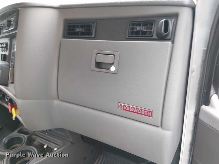 image for item EV5285 2020 Kenworth T370 hook lift truck