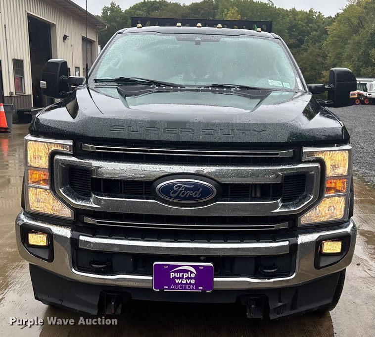 image for item EV5308 2022 Ford F350 Super Duty SuperCab pickup truck