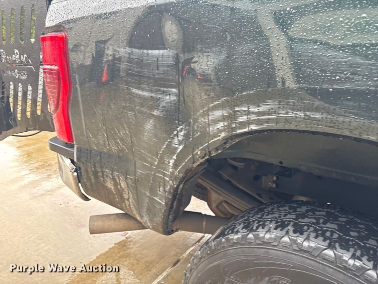 image for item EV5308 2022 Ford F350 Super Duty SuperCab pickup truck