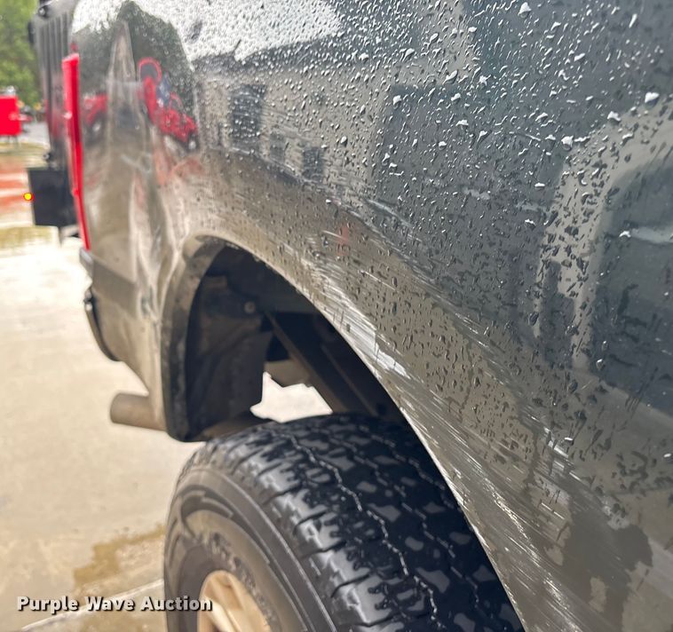 image for item EV5308 2022 Ford F350 Super Duty SuperCab pickup truck