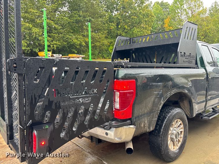 image for item EV5308 2022 Ford F350 Super Duty SuperCab pickup truck