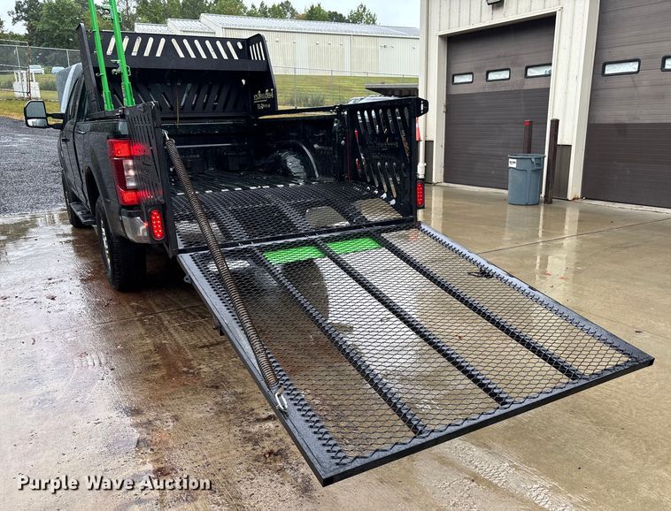 image for item EV5308 2022 Ford F350 Super Duty SuperCab pickup truck