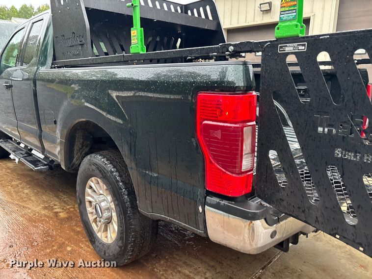 image for item EV5308 2022 Ford F350 Super Duty SuperCab pickup truck