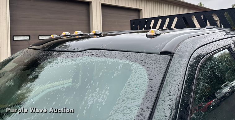 image for item EV5308 2022 Ford F350 Super Duty SuperCab pickup truck