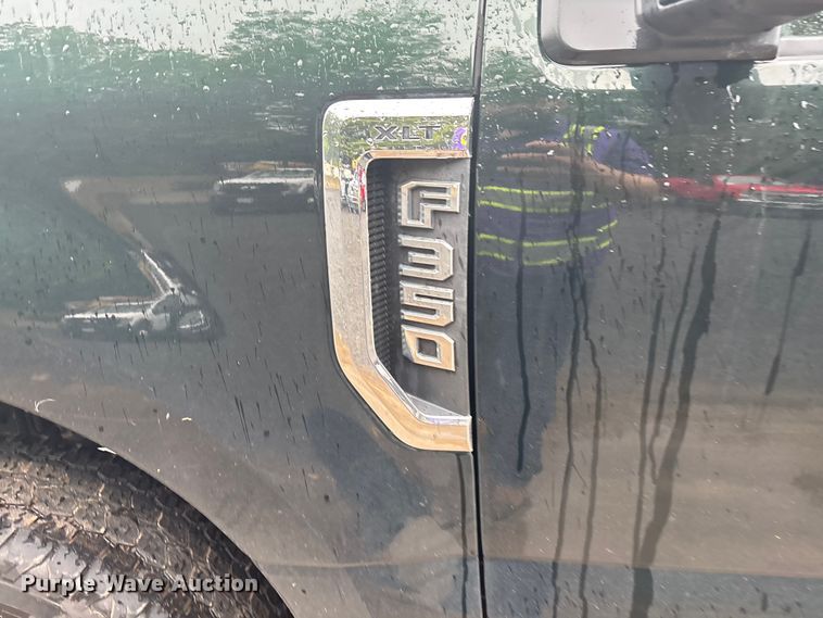 image for item EV5308 2022 Ford F350 Super Duty SuperCab pickup truck