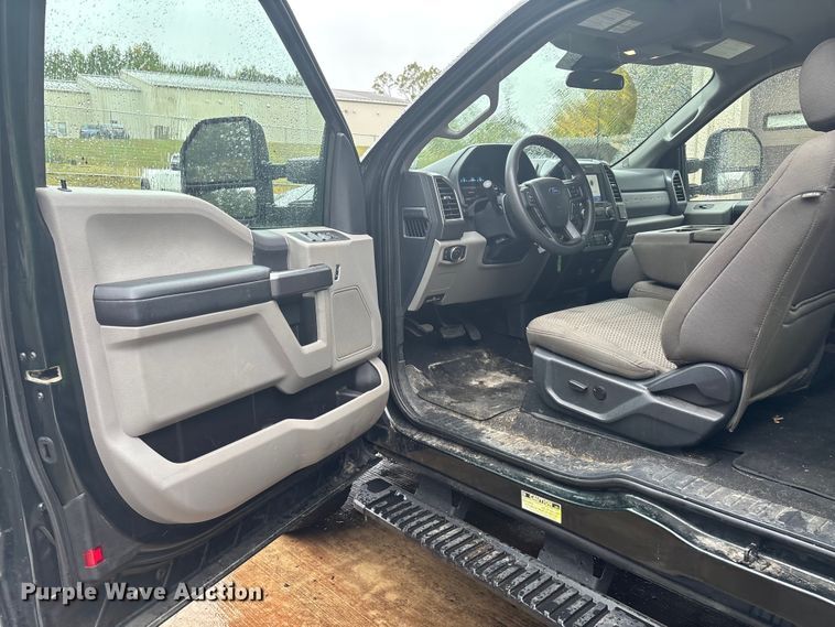 image for item EV5308 2022 Ford F350 Super Duty SuperCab pickup truck