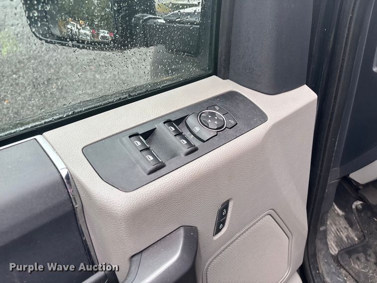 image for item EV5308 2022 Ford F350 Super Duty SuperCab pickup truck