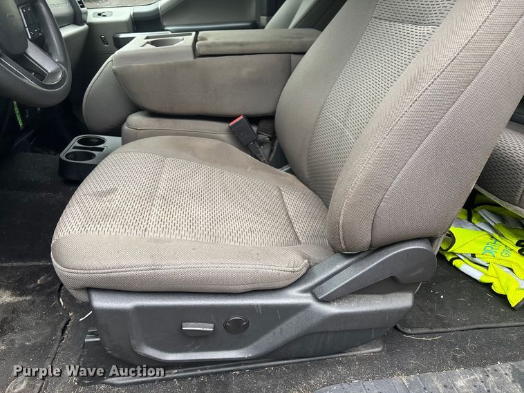 image for item EV5308 2022 Ford F350 Super Duty SuperCab pickup truck