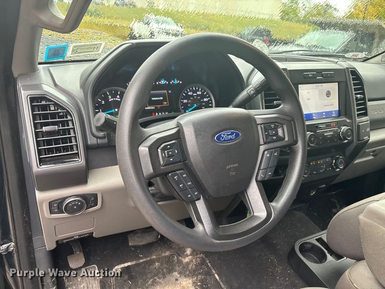 image for item EV5308 2022 Ford F350 Super Duty SuperCab pickup truck
