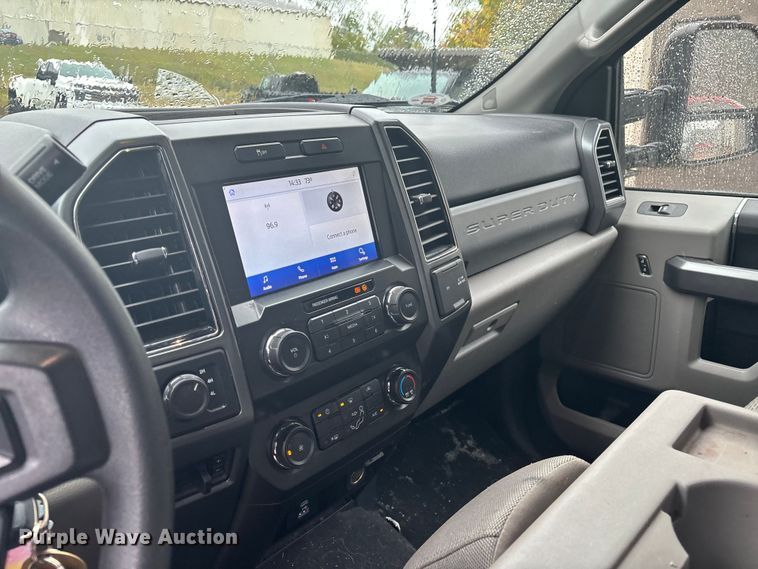 image for item EV5308 2022 Ford F350 Super Duty SuperCab pickup truck