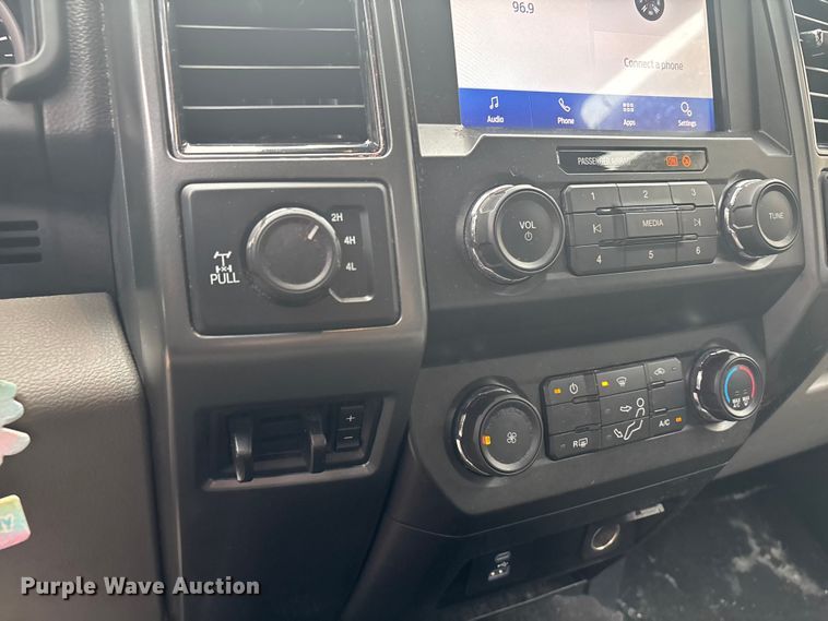 image for item EV5308 2022 Ford F350 Super Duty SuperCab pickup truck