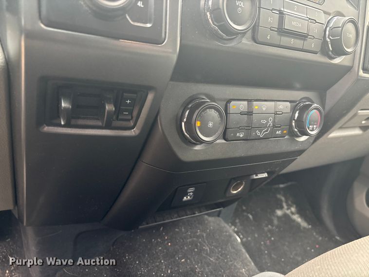 image for item EV5308 2022 Ford F350 Super Duty SuperCab pickup truck