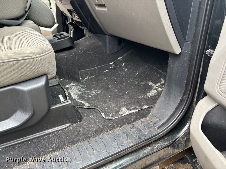 image for item EV5308 2022 Ford F350 Super Duty SuperCab pickup truck