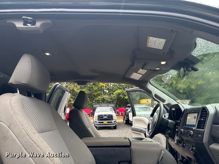 image for item EV5308 2022 Ford F350 Super Duty SuperCab pickup truck