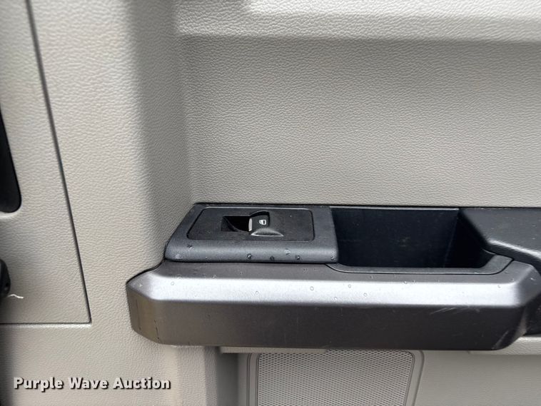 image for item EV5308 2022 Ford F350 Super Duty SuperCab pickup truck