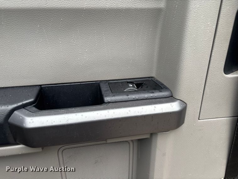 image for item EV5308 2022 Ford F350 Super Duty SuperCab pickup truck