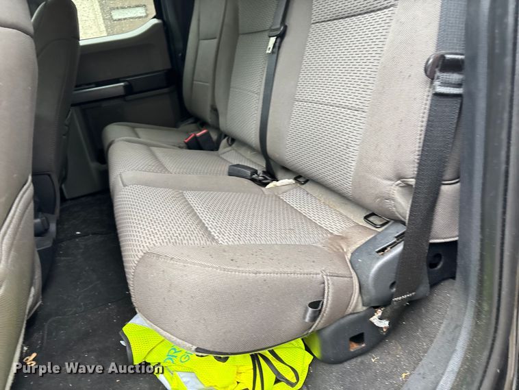 image for item EV5308 2022 Ford F350 Super Duty SuperCab pickup truck