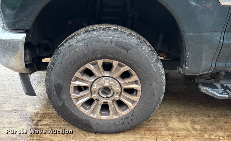 image for item EV5308 2022 Ford F350 Super Duty SuperCab pickup truck