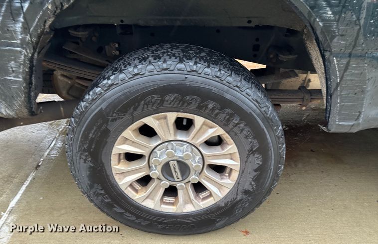 image for item EV5308 2022 Ford F350 Super Duty SuperCab pickup truck