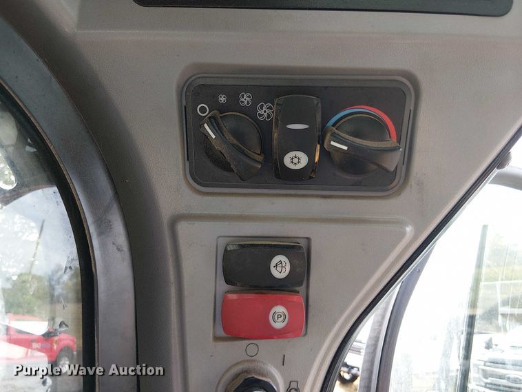 image for item EV5343 2018 Caterpillar 262D skid steer loader