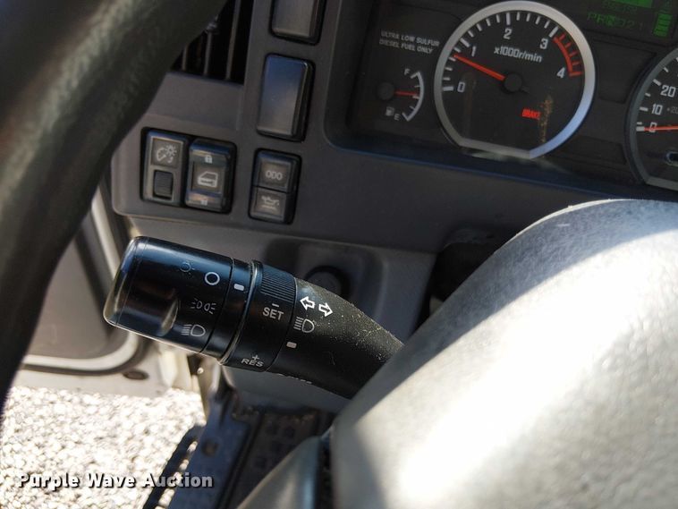 image for item EV5354 2012 Isuzu Nqr/nrr refrigerated delivery truck